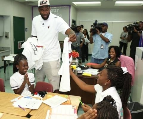 Miami-Heat-giving-out-shirts