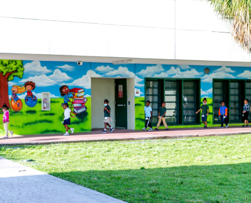 children walking Dillard Elementary Career City 5-25-22-50